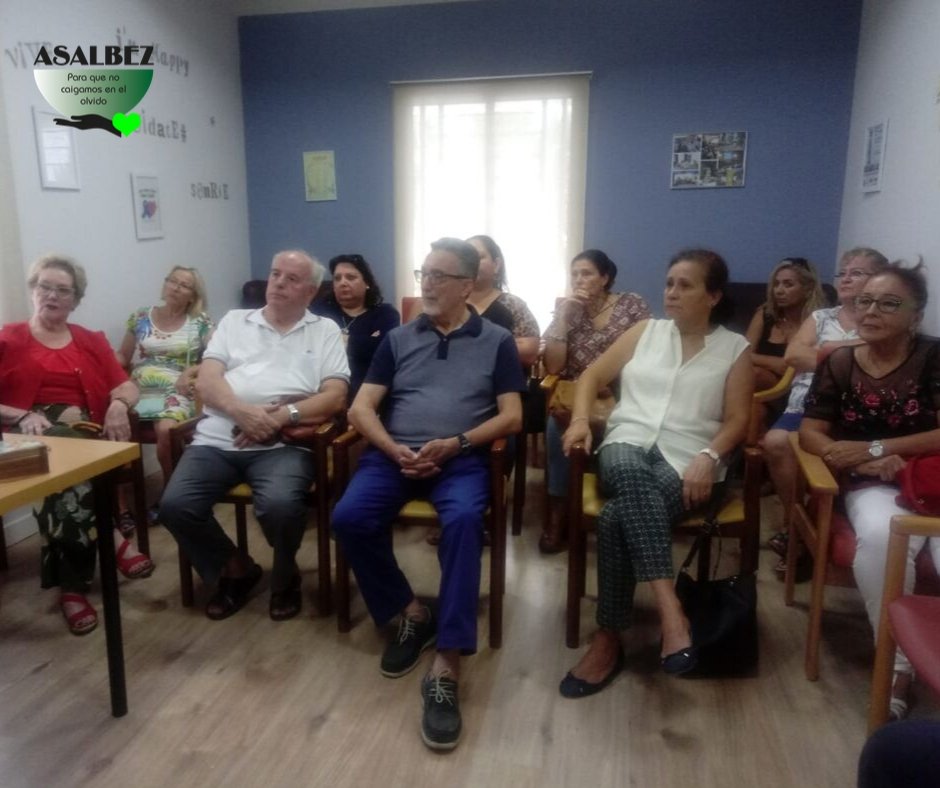Menudo éxito tuvo nuestra charla del martes donde hablamos de la importante labor que realizan los cuidadores y queremos agradecer la colaboración del geriatra Jesús Vargas y del neuropsicólogo y director de la UED, Gerardo Guerrero. 😊💚 
#Alzheimer #Rincon #Asalbez