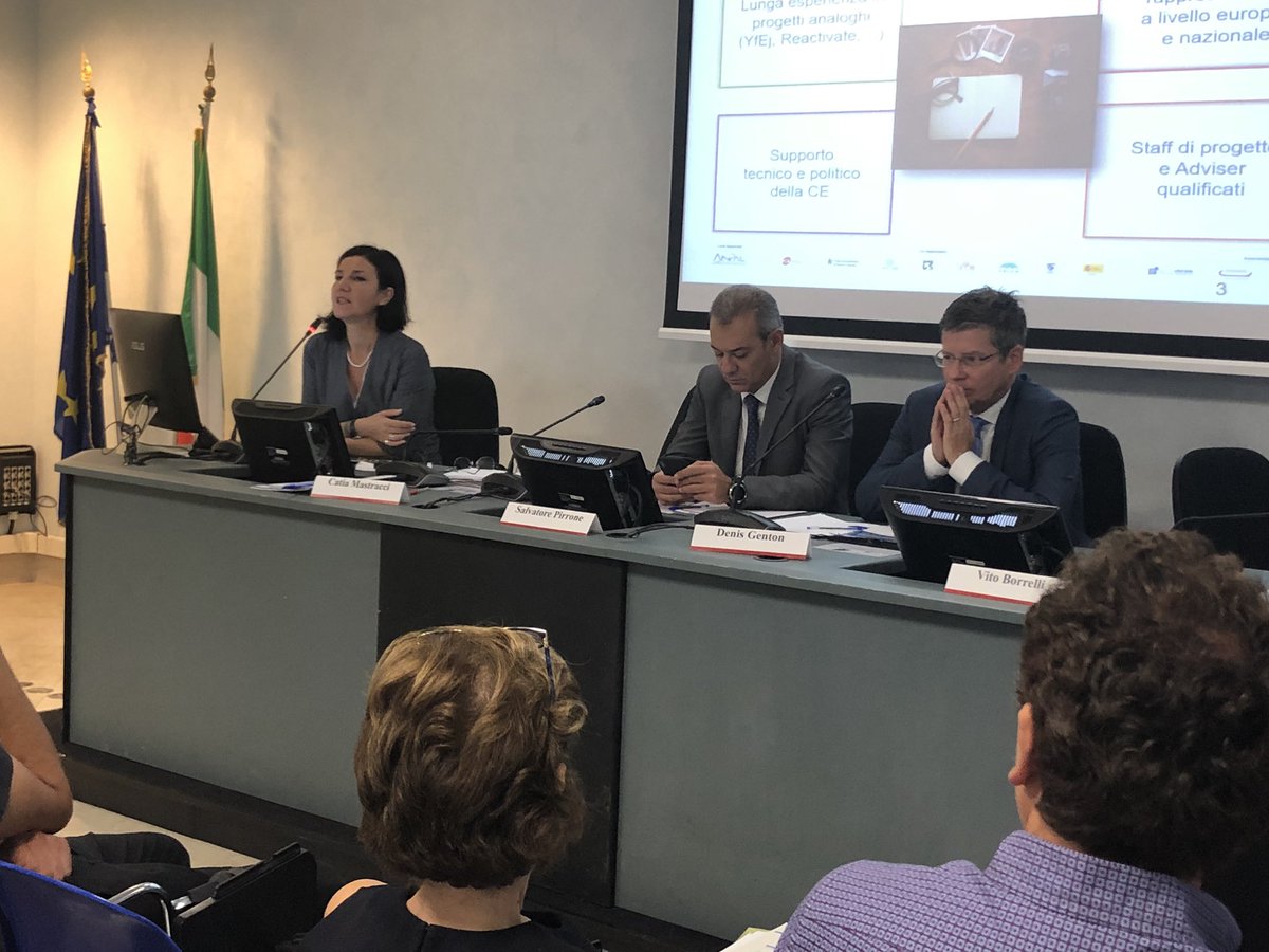 ANPALgov's tweet photo. Catia Mastracci-Eures National Coordinator Italy- illustra l’esperienza @AnpalSolidarity: "Abbiamo lavorato sulla rete degli attori coinvolti per fornire un servizio di qualità e personalizzato ad ogni destinatario.” https://t.co/sxg9FO34cy