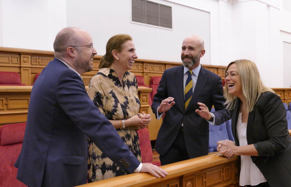 CS_CLM's tweet photo. ☀️ ¡#FelizDía!

🔴 #Directo || En unos minutos arranca el #Pleno desde las @cortesclm

Sigue la intervención #Endirecto de nuestros diputados regionales:

🔸@CarmenPicazoCs

🔸@SandroRuizCs

🔸@UrsulaLf1

🔸@MZapataDavid

📲 https://t.co/kgNJnmEjS4 https://t.co/llbZW9fpL5