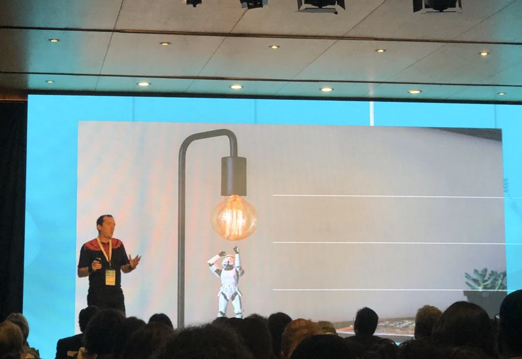 ChristianPasGal's tweet photo. . @hernandollorens: “No sabemos qué ocurrirá en el futuro pero la estrategia y la creatividad han de estar presentes en él”. #LaComunicaciónHoy https://t.co/frBL6egGyO