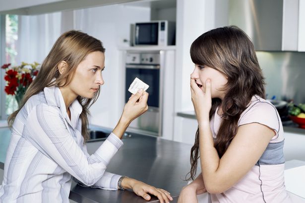 Pendidikan seks bisa dilakukan mulai dari lingkungan terkecil yakni keluarga dan salah satunya adalah pengenalan alat kontrasepsi. Tentu saja disesuaikan dengan usia si anak.