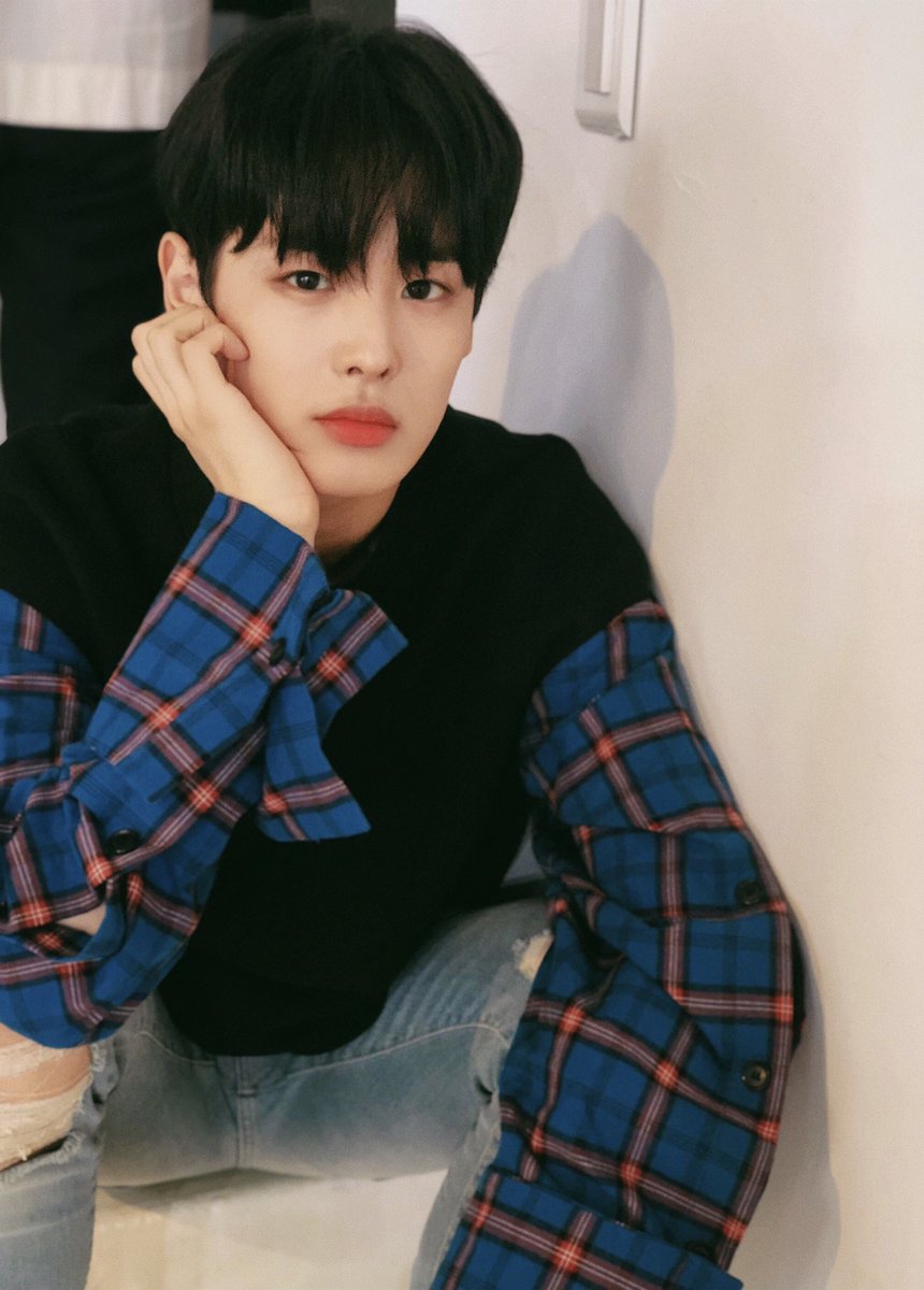 blue971112's tweet photo. 충전됐다 고마워 사랑해 최병찬💙😭 https://t.co/stCLax9uiU