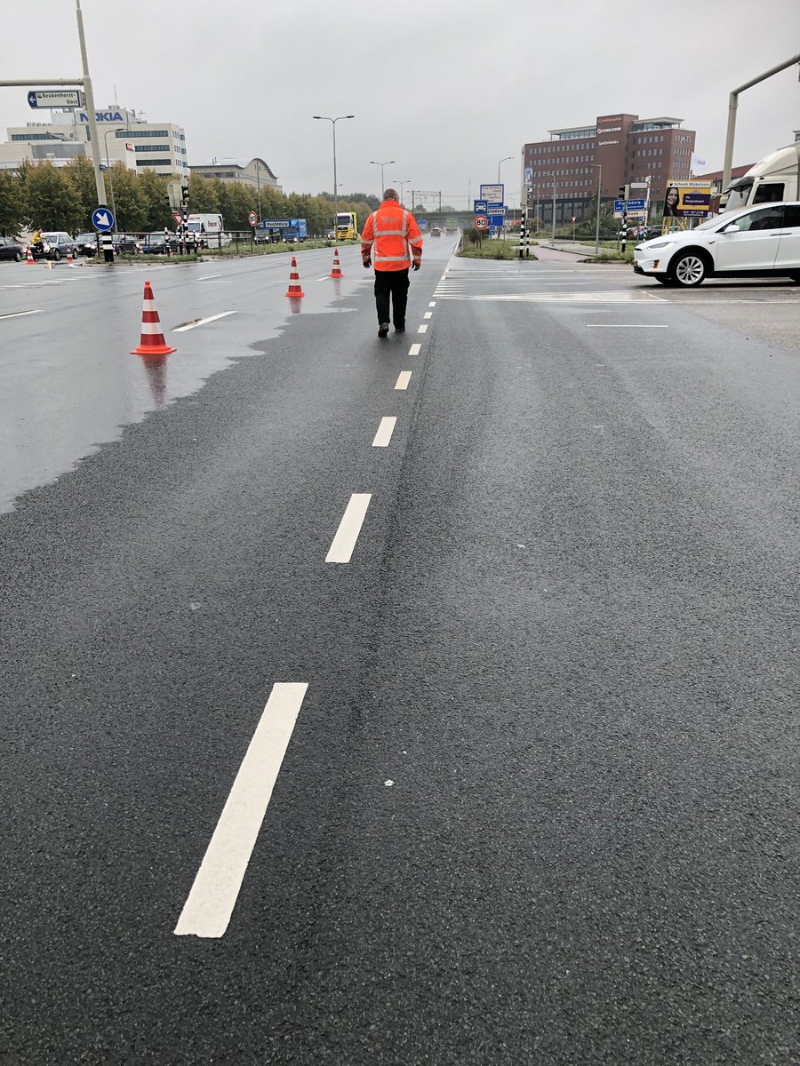 WISPimPNH's tweet photo. #n201 is weer vrij. Met dank aan @sam_konst en zijn mannen. @RWSverkeersinfo @ANWBverkeer https://t.co/nmBPRlPDm0
