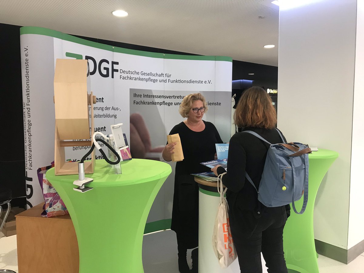 DGF e.V. (@dgf_ev) on Twitter photo Und langsam füllen sich die Räume #DFK2019 Und langsam füllen sich die Räume #DFK2019