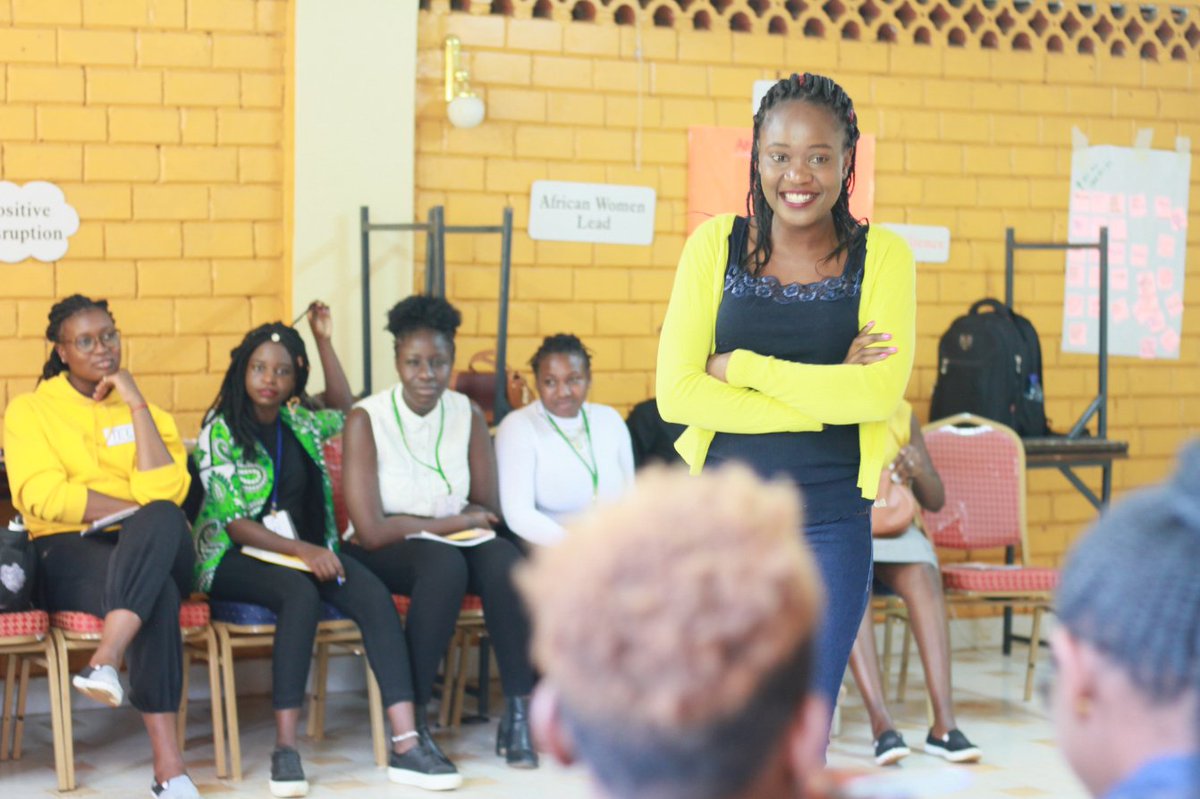 AkiliDada's tweet image. We are discussing the #GenderBinary with Liz Okumu from @TICAH_KE during our #SRHR session with #EmergingLeaders in @Maseno_Uni. #WCD2019