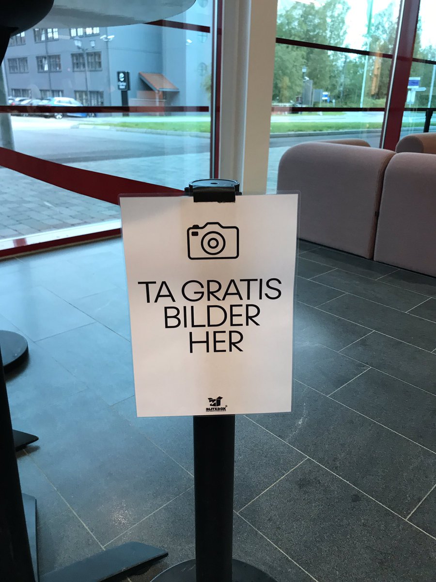 Nå er vi i gang! Er du en av 1500 engasjert på årets #pasientsikkerhet konferanse? Mange aktiviteter i pausen! Og ikke glem miniforedrag på messaninen 👍 #itryggehender