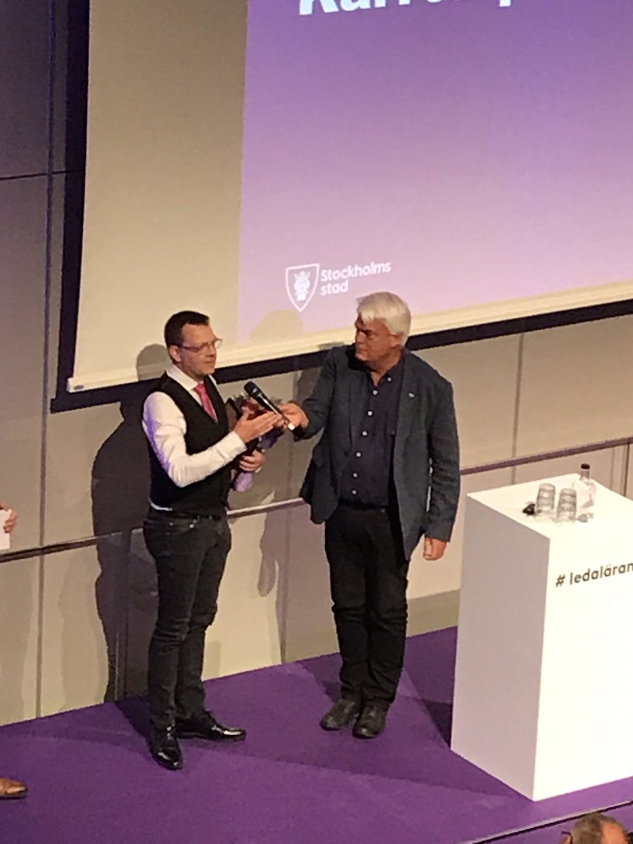 PernillaEricols's tweet photo. Stolt så att jag nästan gråter Conny Marstad Kärrtorps gymnasium❤️ Årets Lärare 2019 på #Ledalärande2019 https://t.co/GscMskBVRU