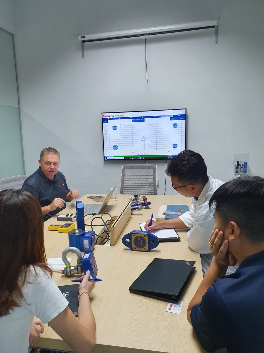 loadcell's tweet photo. SP's #MrLoadlink has delivered a centre of gravity masterclass to AMOS #Singapore. #knowtheload #loadcell #belowthehook https://t.co/7D4XkjgadU