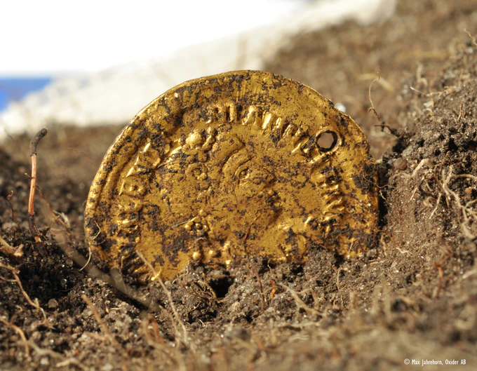 В каком году нашли первое золото. Археологические сокровища Швеции. Монеты 15 века. Золото. Рима. Металлоискателем. Найденные клады в России из золотых монет.