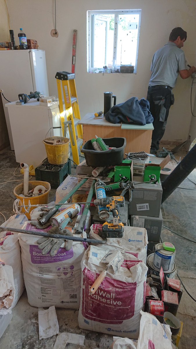 JEC_Electrical's tweet photo. It's easier to work in a tidy kitchen!
#electrician #kitchen #niceic https://t.co/eBxUB7QHBi