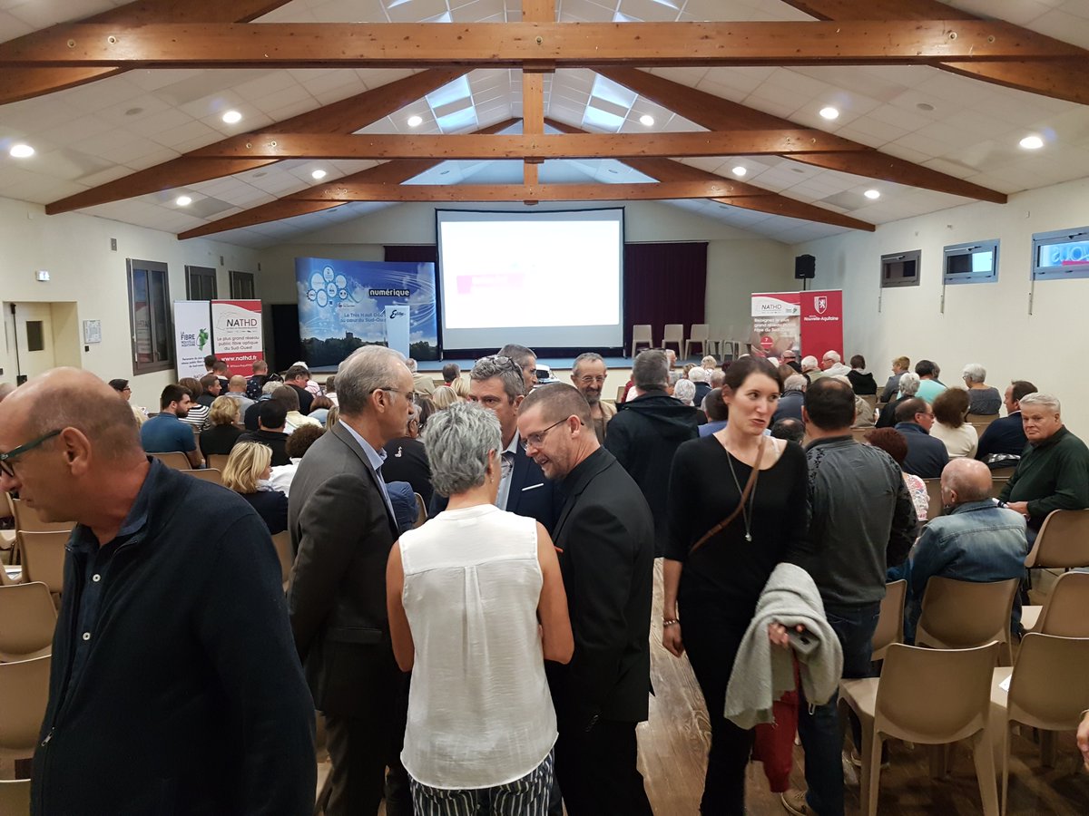NouvAquitTHD's tweet photo. Bel accueil hier soir des habitants d’#Estillac, #Moirax pour la fibre publique et le meilleur Internet. 650 foyers/entreprises peuvent se connecter grâce aux collectivités et aux opérateurs partenaires du réseau-liste sur https://t.co/yOIUaC7mqy
@HazouardMathieu
@NvelleAquitaine https://t.co/VIqlLO7ztA