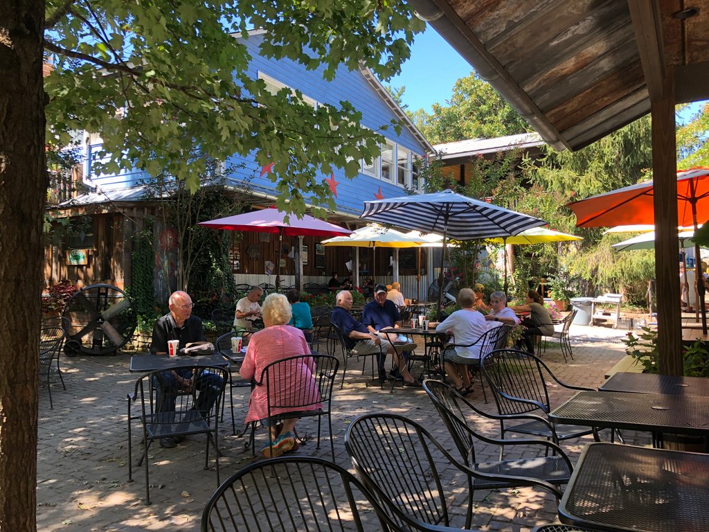 Experience_NC's tweet photo. Described as "Wood-Fired BBQ and Southern Comfort fare located in the shady backyard of a country home" I highly recommend Hubba Hubba Smokehouse in Flat Rock North Carolina.

#LocalEats #HubbaHubbaSmokeHouse #WNC #BBQ #Smokehouse #Foodie #WoodFired #PulledPork #Brisket https://t.co/nJFWFisamy
