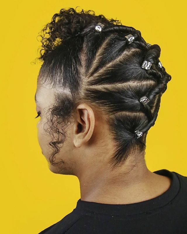 lepetitmanuel_'s tweet photo. Étape par étape, réalisez cette coiffure sur cheveux bouclés, frisés et crépus avec #lepetitmanueldescoiffurescrépues. Le livre est actuellement en pré-commande et nous avons besoin de votre aide pour son prochain tirage. #lpmdcc .
.
.
.
En photo, notre … https://t.co/SENZWYE3OO https://t.co/9pbbKBxQtM