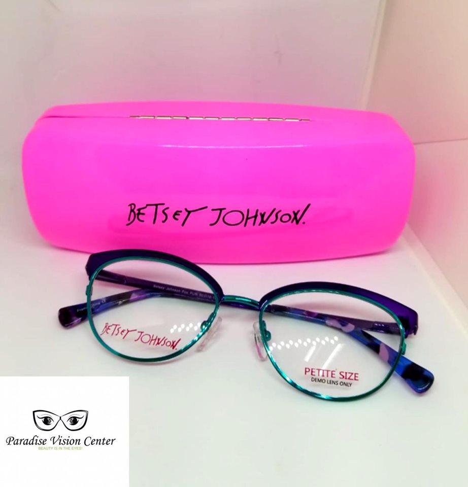 TripserviceM's tweet photo. Need new stylish frames? Tap waste time, go to your 411 Antigua and get all the info you need to include their pinned location!
#tripserviceme #FRAMES2019 #Glasses #Antigua #Paradise #eyecandy #Vision2020 https://t.co/yPl9gVP0lV