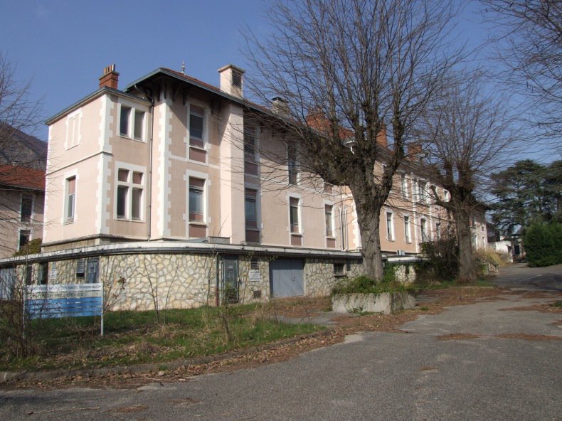 IDfriches's tweet photo. [Newsletter] 👷 IDfriches vous propose deux visites de site en 📍Isère pour cet automne : l'ancien hôpital militaire de la Tronche le 3 octobre par #epfldauphiné et #GrenobleAlpesMétropole et la centrale solaire du PAGAP  le 8 novembre avec @VoltaliaSA https://t.co/mVnIcMtXOF https://t.co/XFcKU33K8X