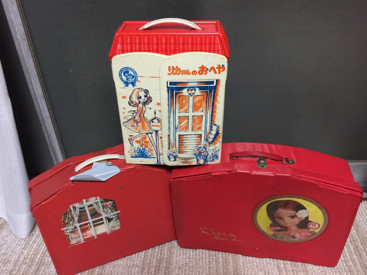 ろっく５４ おかげさまで54周年 嫁が実家から発掘した幼女の頃遊んでた70年代のリカちゃんハウスや家具 グリコのおまけなどがこのタイミングでドカドカ届きました もちろんジャンク同然ですがこの時代のおもちゃヤバい 何時間でも眺めてられる