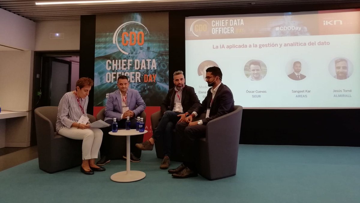 oracle_es's tweet photo. 🧠Estamos hoy en #CDODay viendo cómo se puede usar la analítica avanzada y la #InteligenciaArtificial con los #datos y en distintas áreas de negocio.
➡️Nos acompañan las empresas @SEUR @Areas_ES y #ALMIRALL https://t.co/tY79BcysbX