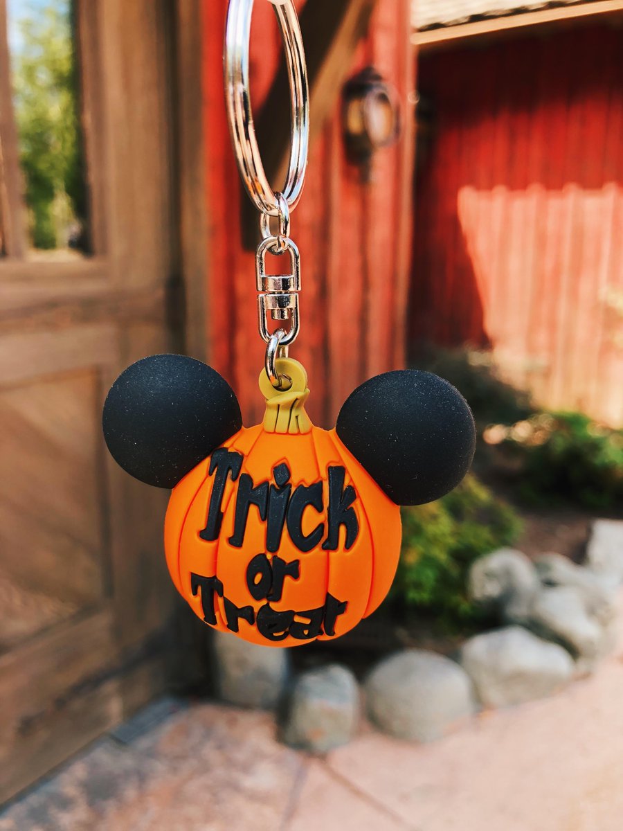 DisneylandParis's tweet image. Le souvenir idéal pendant le Festival Halloween Disney ! 🎃