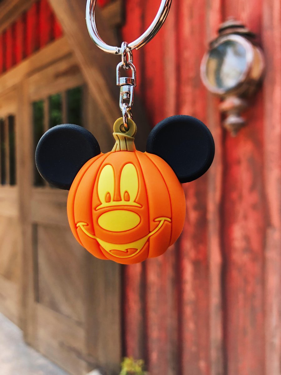 DisneylandParis's tweet image. Le souvenir idéal pendant le Festival Halloween Disney ! 🎃