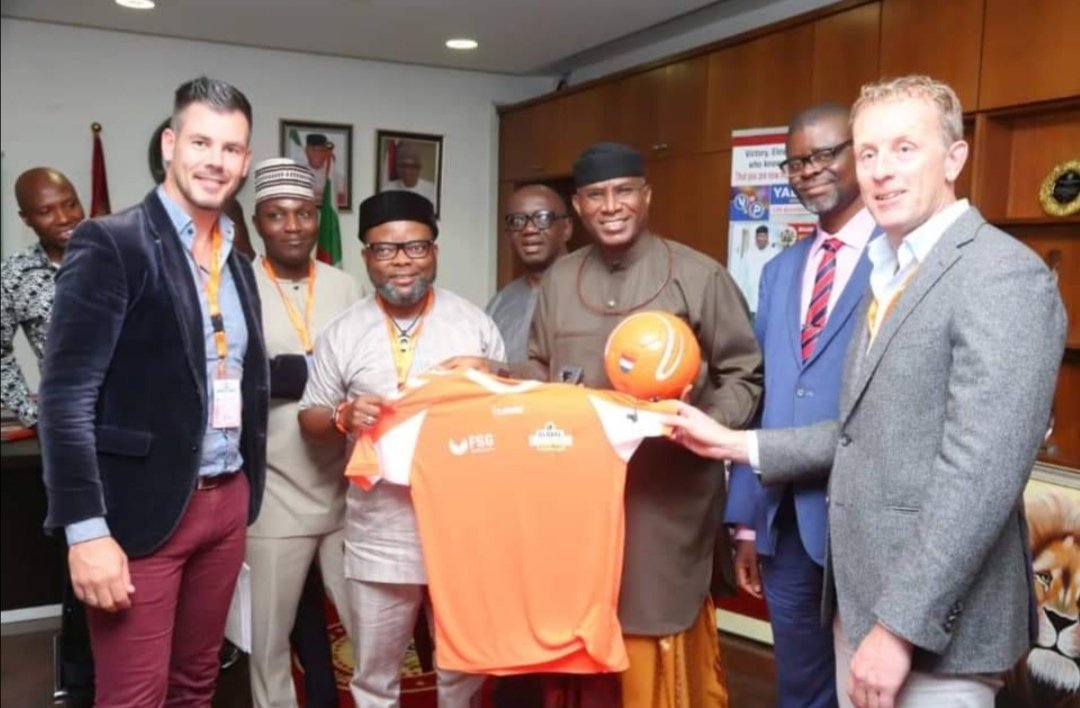 GlobalFootb_all's tweet photo. We are extremely thankful to have been able to discuss setting up an Academy in Delta State, Nigeria with Deputy Senate President @OvieOmoAgege, @sunnyofehe and @BosDiederik from FSG Apeldoorn https://t.co/iDSdpMgfiJ