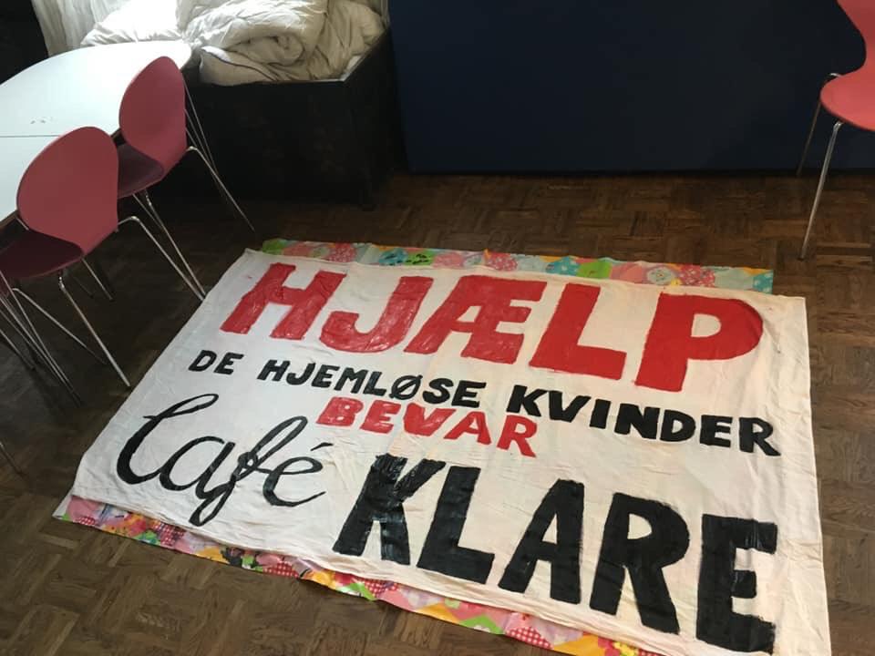 Kære #dkpol i Københavns Rådhus. Jeg håber, I husker Cafe Klare som er kvindeherberg og natcafé, når I har budgetforhalingerne i dag. Det skaber usikkerhed, at ingen af de hjemløse kvinder ved om de må beholde herbergs-taget over deres hoveder efter 1.oktober. <a href="/SANDhjemlose/">SAND - De hjemløse</a>