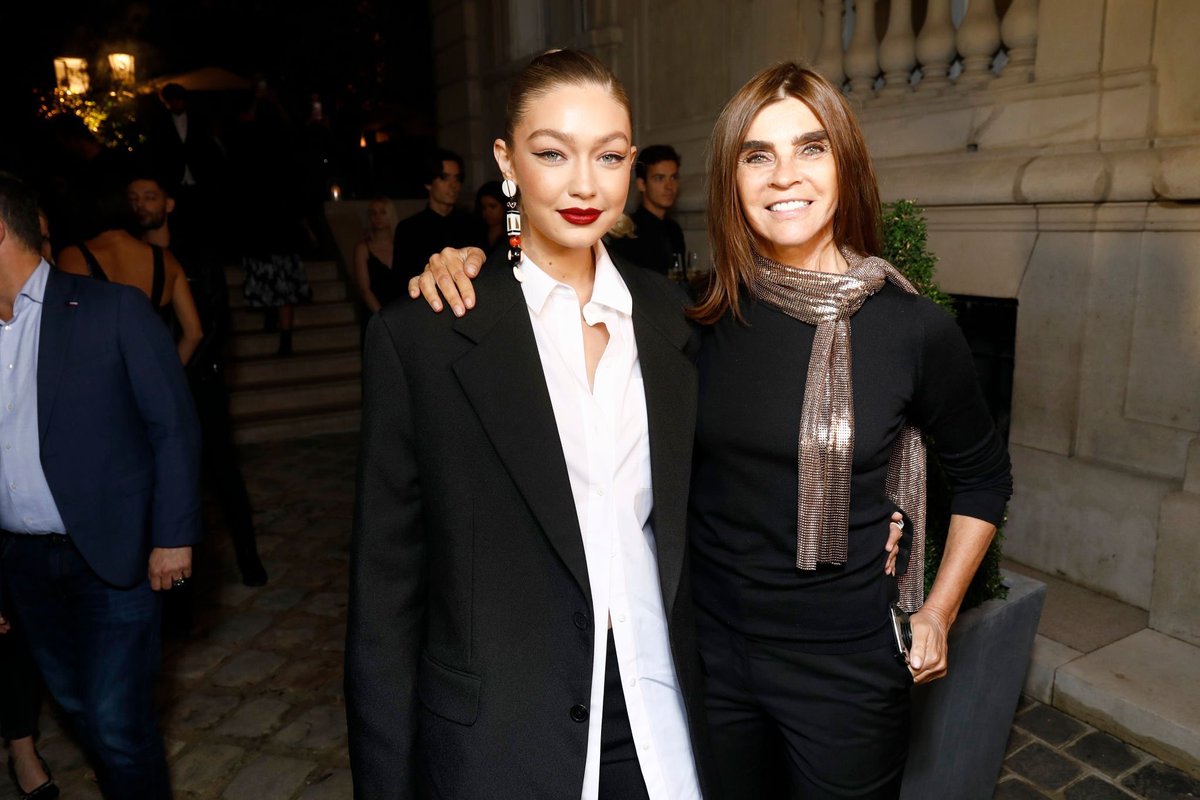 slaygihadid's tweet photo. #TributeToKarl 🖤 https://t.co/Ze8UqiLTDT