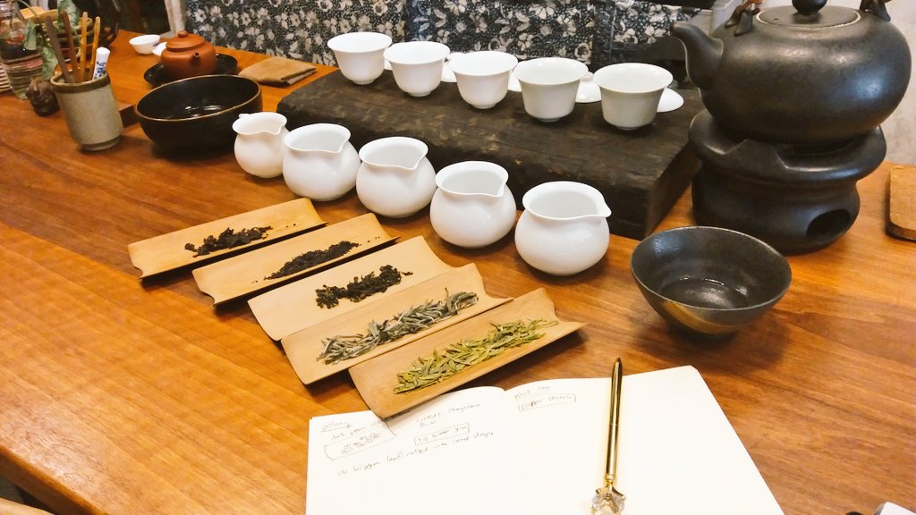 Another day of studying tea!!I had many different teas, following the ladder of fermentation.They all given me different feelings. Very dramatic but I really actually cried LOL SOBS #TeaTimeWithKC 