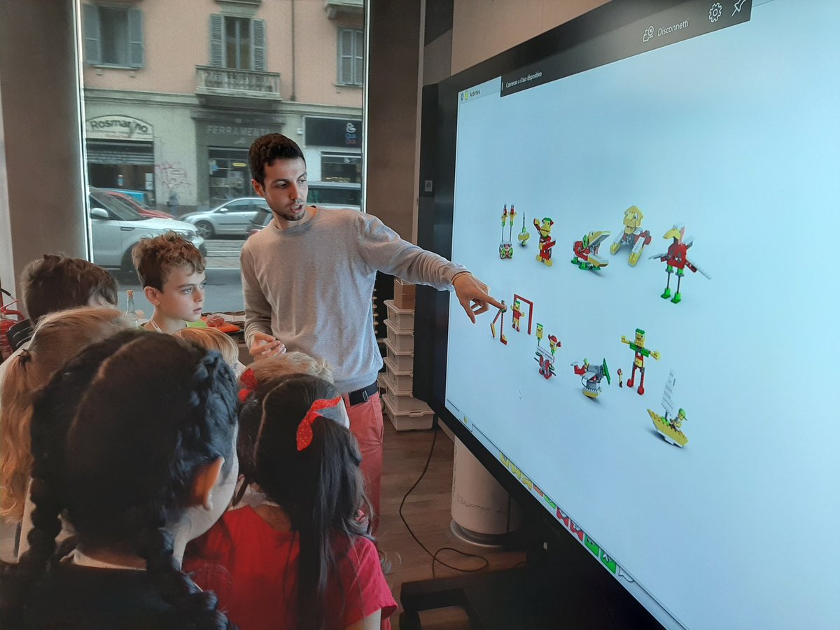 Laboratorio di #RoboticaEducativa alla #MicrosoftHouse di Milano!

Piccoli studenti di scuola primaria all'opera 🧐
#AmbizioneItalia <a href="/fmdigitale/">Fond. Mondo Digitale</a> <a href="/microsoftitalia/">Microsoft Italia</a>