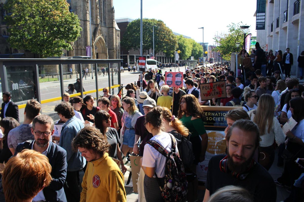 ManchesterHECS's tweet photo. Last Friday we joined the Global #ClimateStrikes - a massive group of staff and students from all Greater Manchester HE institutions. 

Here are some photos from that excellent day: https://t.co/Brwt0jewhW