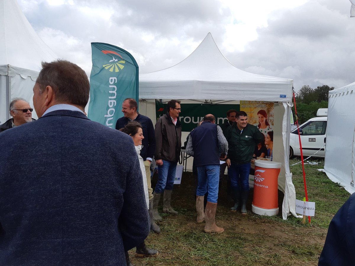 FdGroupama86's tweet photo. Inauguration couvert végétal @#mecasol #agriculture avec représentants #fdcuma @GroupamaCA et lewequipes agricoles de la #vienne https://t.co/O9iNuyZZYj