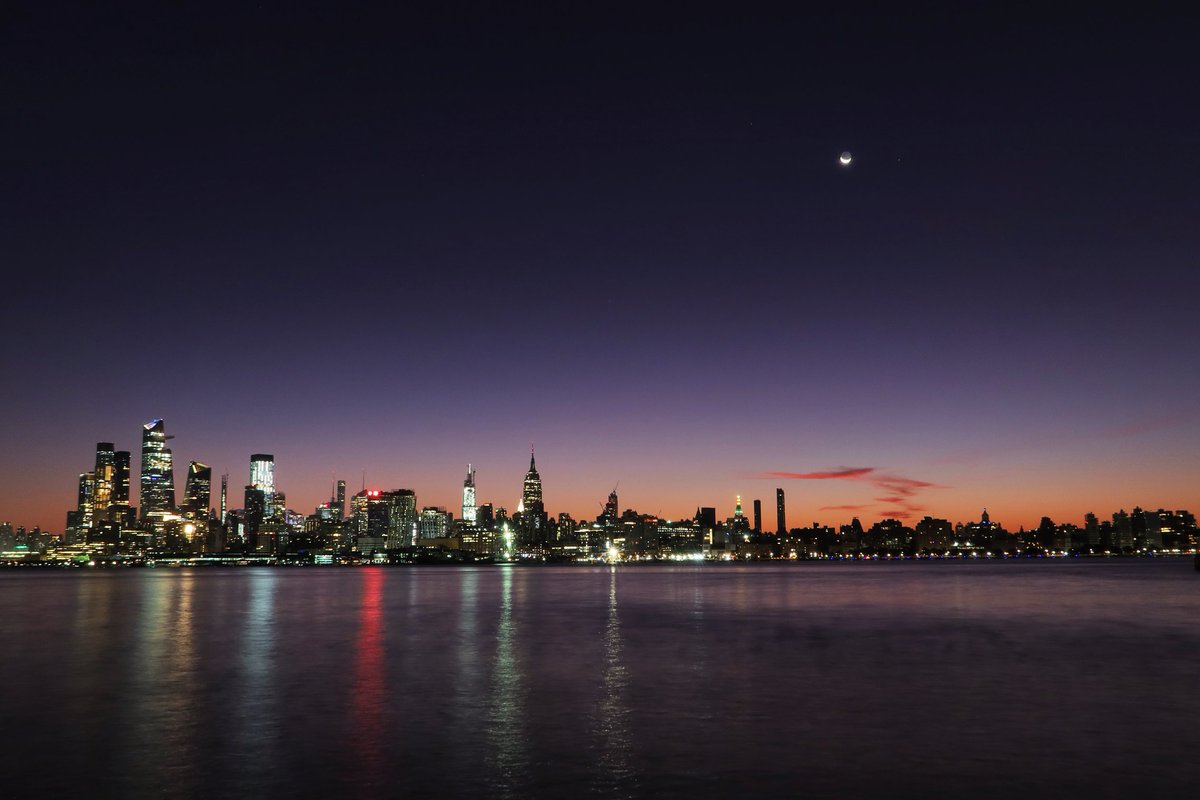 Sunrise with a dash of a moon in New York City today #newyorkcity #nyc #newyork @empirestatebldg #Hoboken #sunrise @hudsonyardsnyc #moon @agreatbigcity