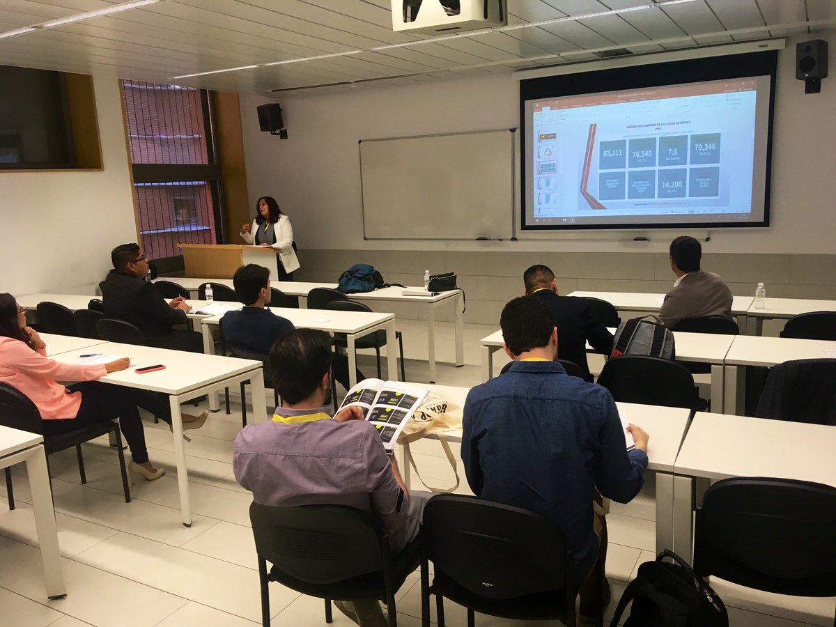 GIGAPP's tweet photo. Una mañana intensa en X Congreso #GIGAPP2019: Gobernanza inteligente, participación, innovación pública, evaluación de políticas, cuidados y vulnerabilidad, finanzas públicas y desarrollo + II Seminario de Formación de Investigadores! #GIGAPPX #GobernandoElFuturo! https://t.co/ZibUOb4bep