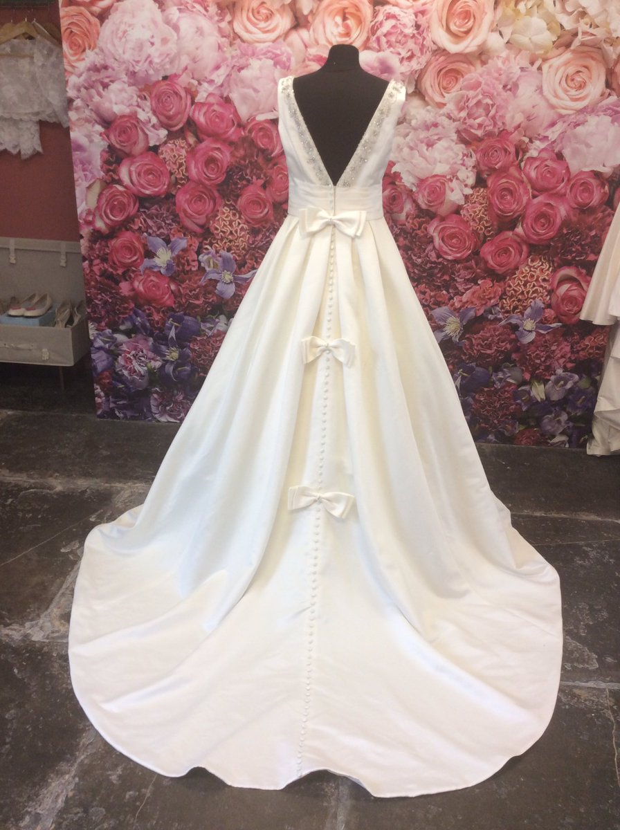 BridalrelovedSt's tweet photo. Love this gown by Venus. #affordablebeauty #elegant#classy https://t.co/ljhodPy9UX