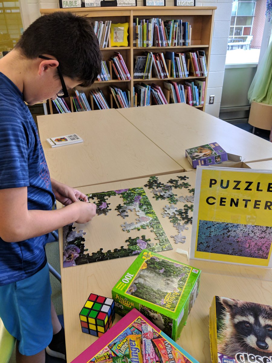 KESLibrary2's tweet image. Everyone is smiling on Wonder Wednesday in the LLC! @KESLibrary2 @hcpslib @shann1189