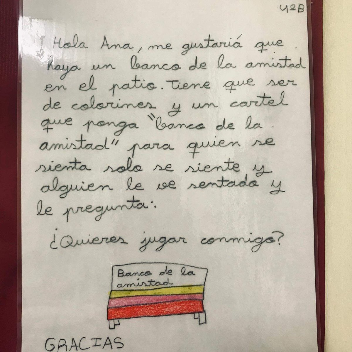 Tenemos que madurar mucho para volver a pensar como los niños...

(Carta encontrada por una profesora en el buzón de sugerencias de su colegio).
