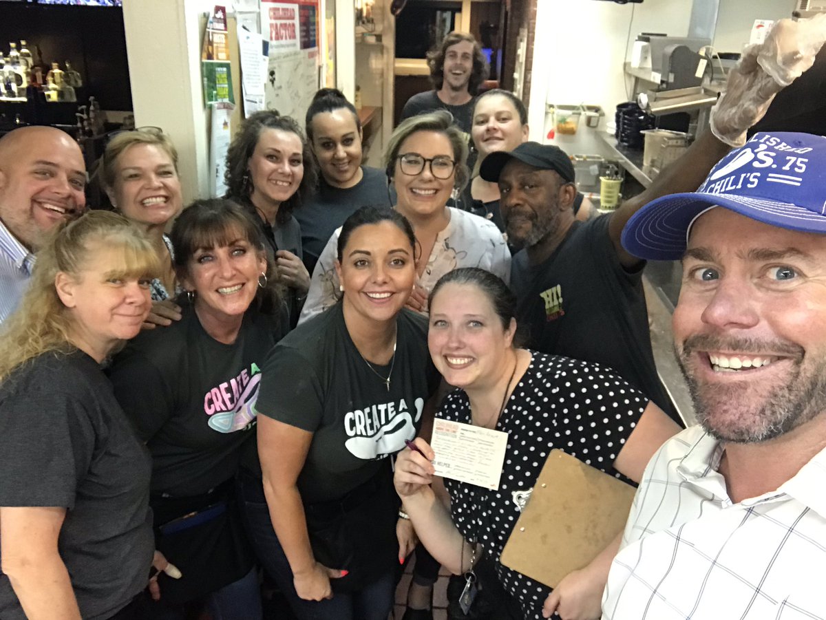 dougcomings's tweet photo. That’s a wrap for my part of the great Town Hall blitz of Q1 F’20!  I can’t think of a better way to finish up than spending time with the teams in Ft. Myers!  Talented group of leaders. Your leadership is making a difference. 
🌻🌶🌻 https://t.co/OOi7UgSERY