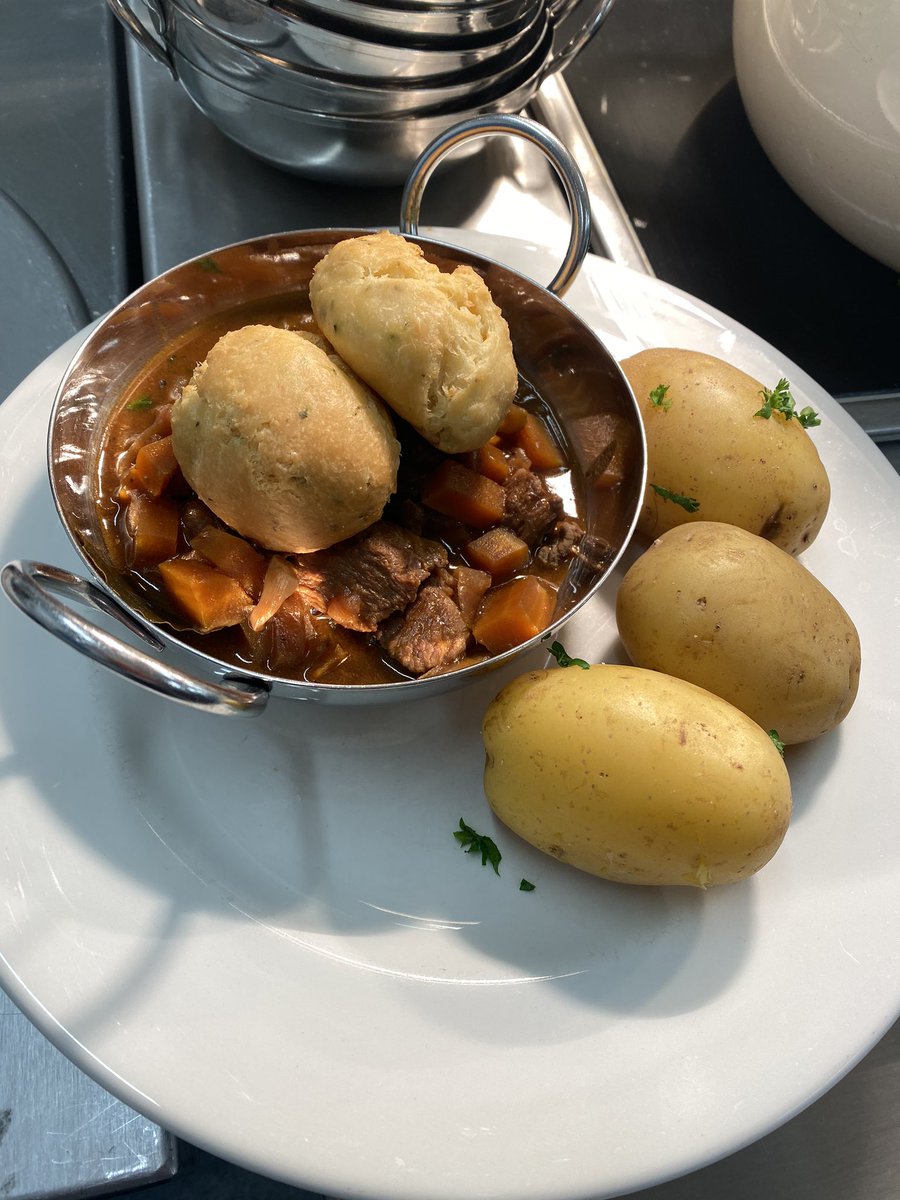 Southern Style 🍗 served with Southern Slaw &amp; Straw Fries or Beef Stew with Dumplings with New Potatoes @elioruk <a href="/marcuselbourne/">marcus elbourne</a> <a href="/Davebrett11/">Davebrett1</a> <a href="/msmith_cole/">Michael Smith</a> <a href="/AndyFergy39/">andy Ferguson</a> #EliorFoodie #TeamElior