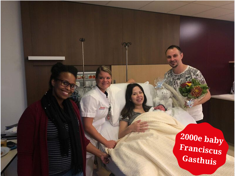Franciscuszorg's tweet photo. Het is tijd voor beschuit met muisjes! 👶 Gisteren om 16.51 uur zijn Mw. Kwong en Dhr. Mak trotse #ouders geworden van hun zoontje Gio. Hij is daarmee de #2000e baby die geboren is in Franciscus Gasthuis! 🎈 https://t.co/MVN6Sv1xQa