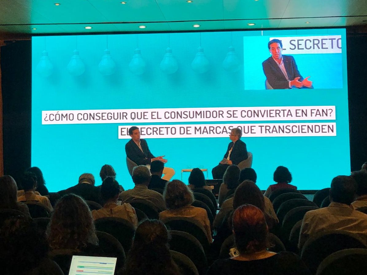 Atrevia's tweet photo. ¿Cómo conseguir que el consumidor se convierta en fan? Anna Sánchez de ATREVIA entrevista a @jcoromina, director de Comunicación y Medios de Idilia Foods #LaComunicaciónHoy https://t.co/DAzrxvw5nd