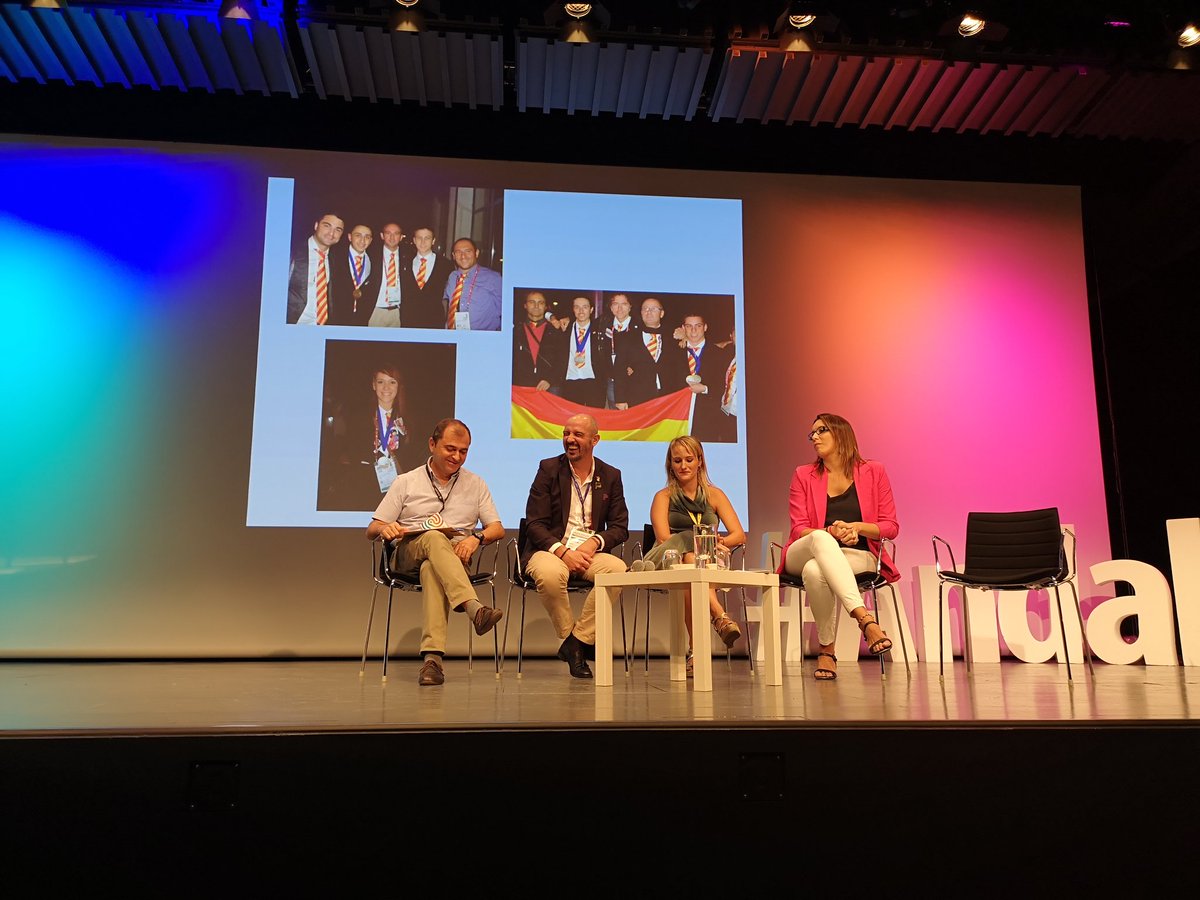 FPAndaluza's tweet image. Con @jos_rubio en Jornadas #AndaluciaFP @EducaAnd @FPAndaluza @FormacProfAnd descubriendo  @WorldSkills @EuroSkills_info #Spainskills #AndaluciaSkills