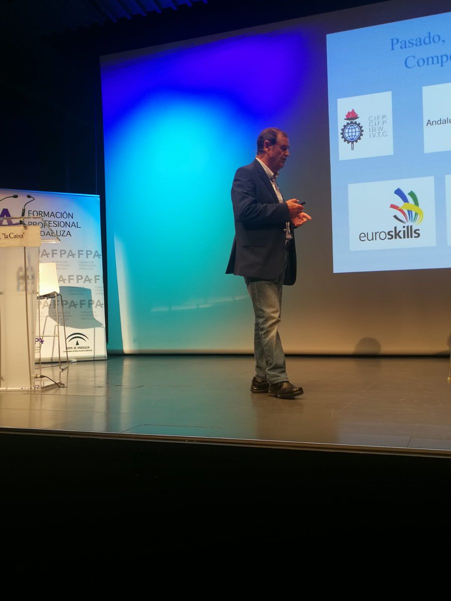 FPAndaluza's tweet image. Con @jos_rubio en Jornadas #AndaluciaFP @EducaAnd @FPAndaluza @FormacProfAnd descubriendo  @WorldSkills @EuroSkills_info #Spainskills #AndaluciaSkills