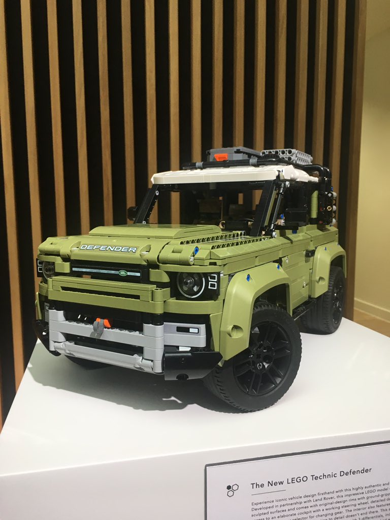 sidpatankar's tweet photo. Working gearbox, differential, independent suspension, steering! And there’s an engine too but still zero emissions;) That’s the #Lego #Defender SVP https://t.co/1s4iMbdEVn
