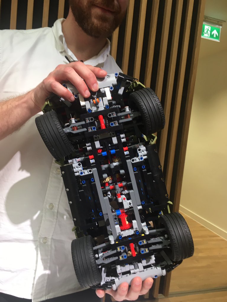 sidpatankar's tweet photo. Working gearbox, differential, independent suspension, steering! And there’s an engine too but still zero emissions;) That’s the #Lego #Defender SVP https://t.co/1s4iMbdEVn