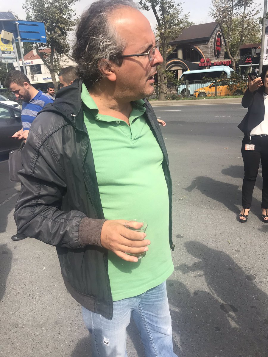 Deprem anında çay yine unutulmadı 👍🏽