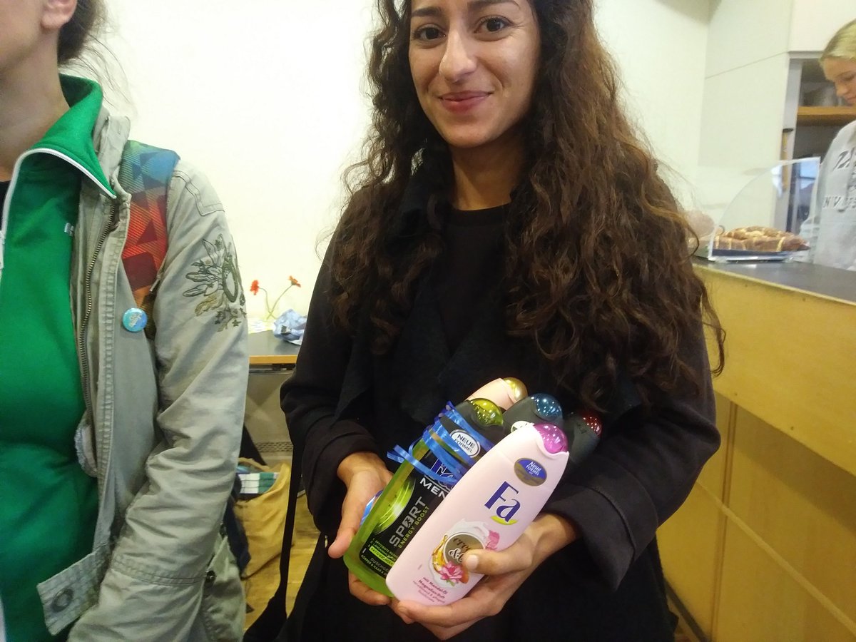 Lieber Besuch: Gülay Ulas vom Duschbusprojekt GoBanyo bringt Duschgel für unseren Duschbereich vorbei.
gobanyo.org