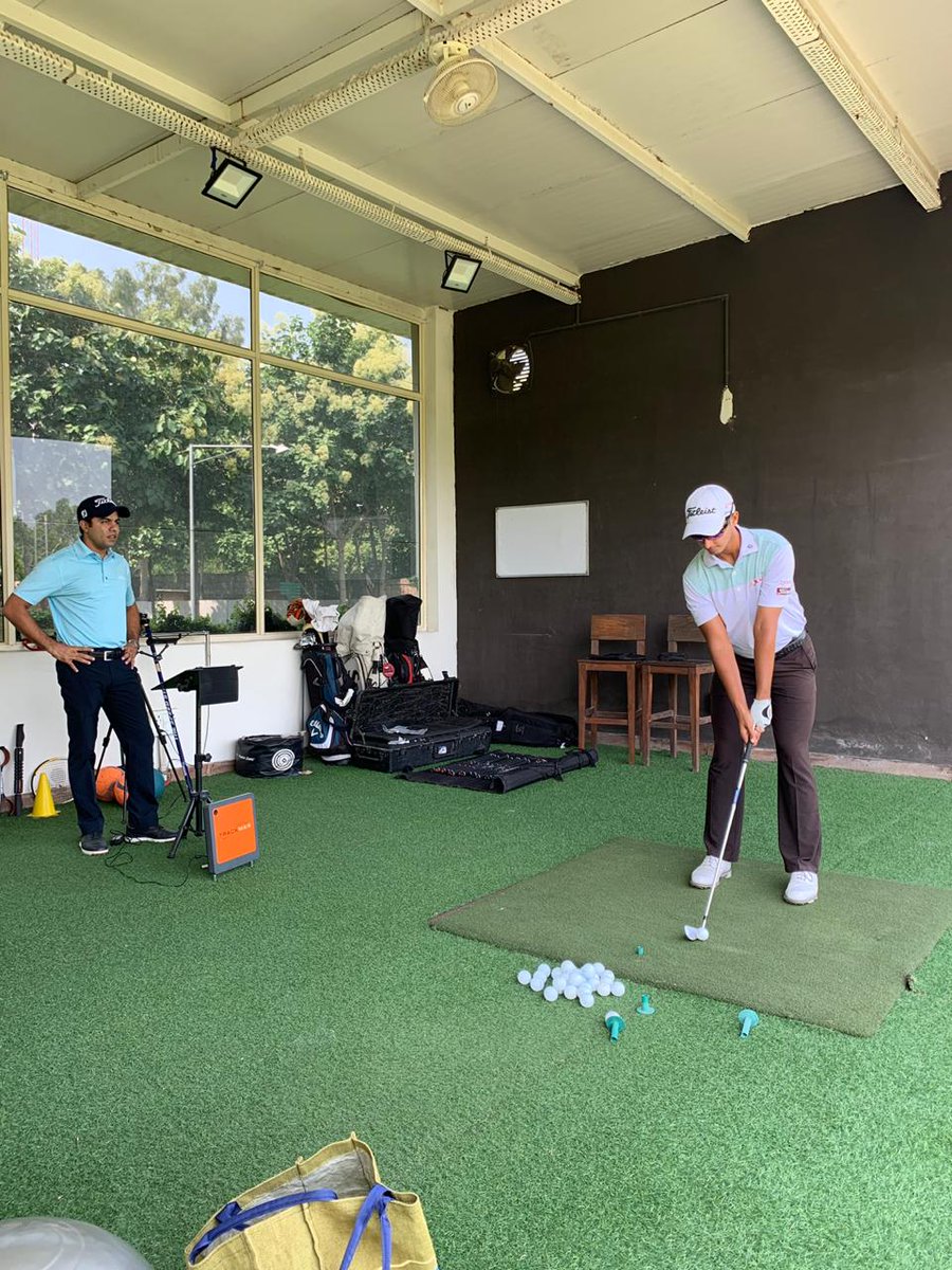 HamoniGolf's tweet photo. Rising star and the leading rookie on Tour - Kshitij Kaul getting new irons fitting done at the Hamoni Fitting Studio.

#golfisforme #hamonigolf #drivingrange #fittingstudio #gurgaon https://t.co/Pjde9IfPeL