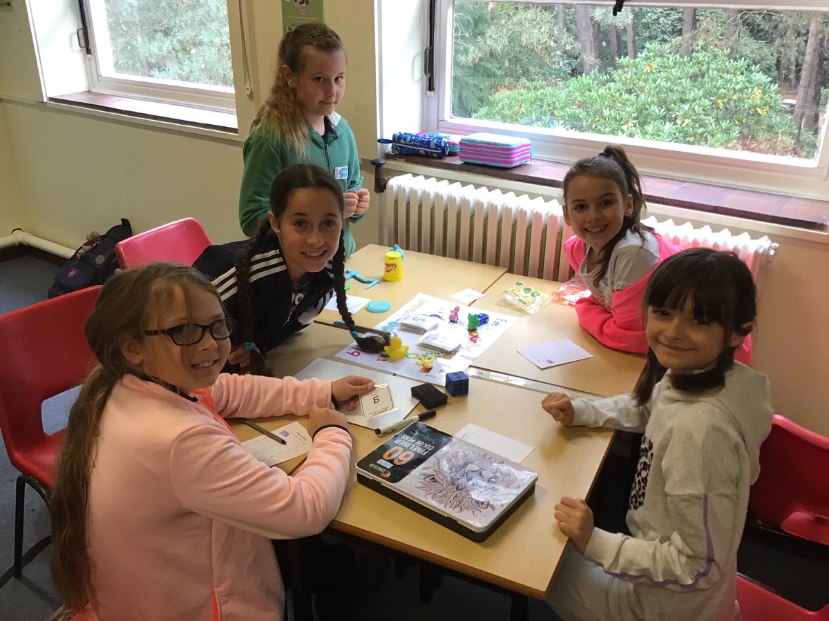 THSch_MFL's tweet photo. Celebrating the European Day of Languages playing a board game with year 5. 😁🎲🇪🇺🇫🇷🇬🇧🇪🇸🇧🇪🇮🇹 @THSch_PrePrep @THSch_Junior https://t.co/4tYxjfzxVY