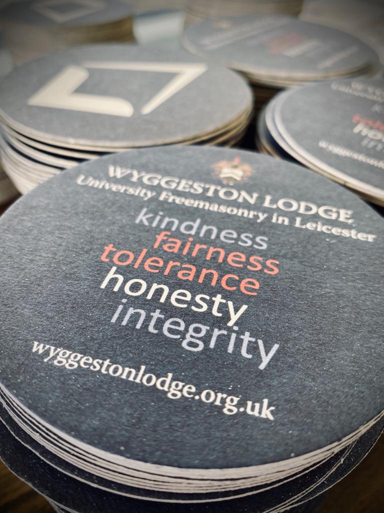 WyggestonLodge's tweet photo. We're currently at the @uniofleicester Freshers fair so come and say hello! 🙂 You can also ask about our Order of Women Freemasons! @UGLE_GrandLodge @UGLE_UniScheme #studentfreemasons #womenfreemasons, https://t.co/eViXm1kCu7