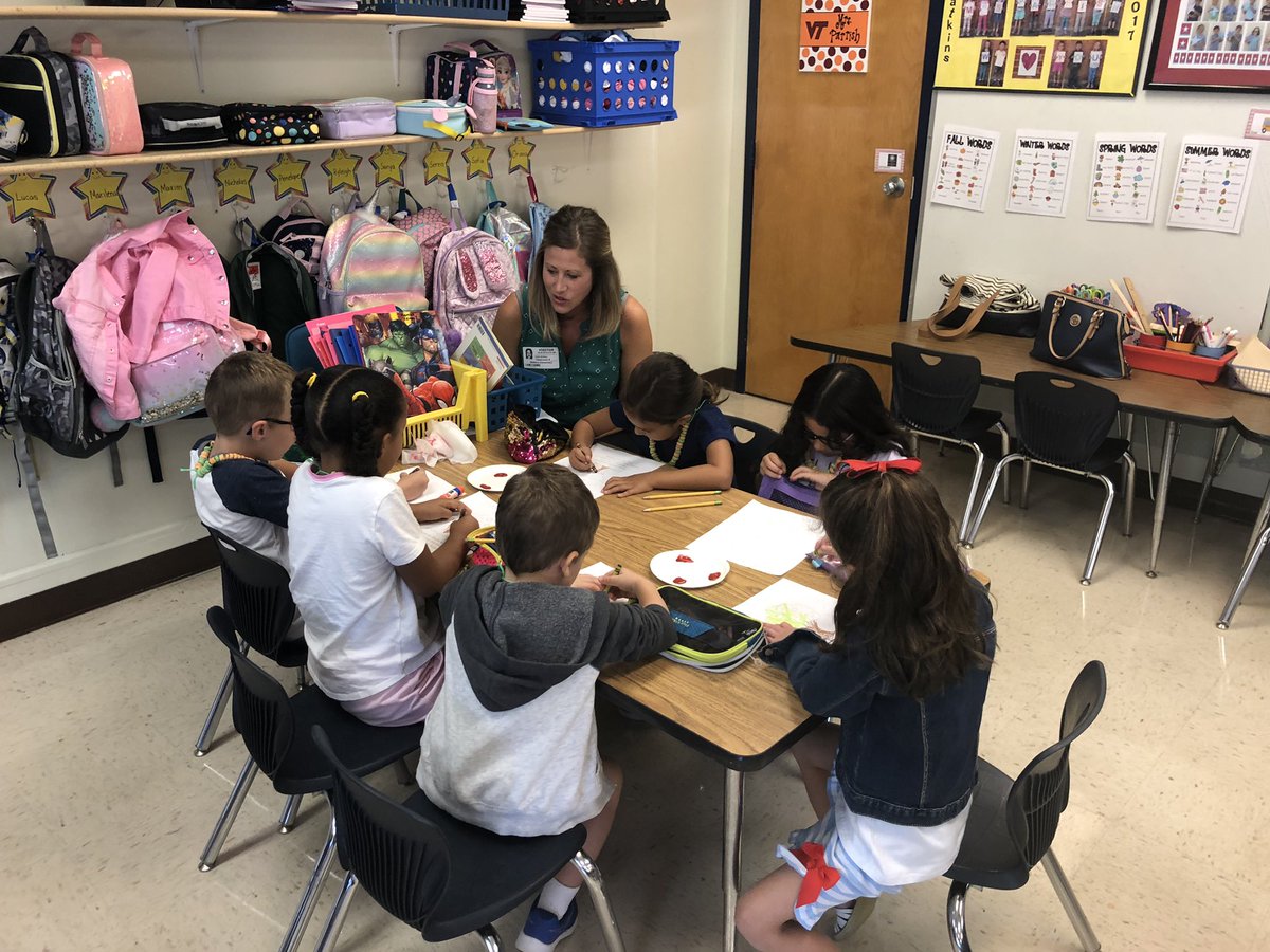 teachheatherp's tweet photo. Apple Day in K!#oneccps #minermoments #JBWatkinsES https://t.co/ZBIdBzOtWA