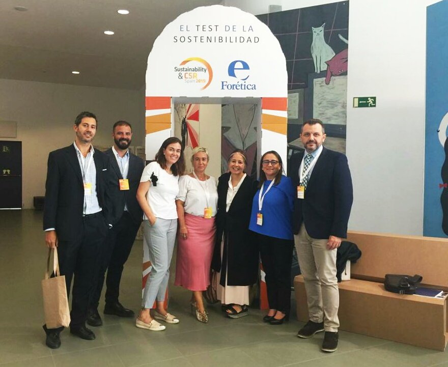 AsocDIRSE's tweet photo. Los #dirses en #CSRspain2019 celebrando el 20 aniversario 🎂 de @foretica y aprendiendo un poco más sobre gestión empresarial #responsable y #sostenible 🌎 https://t.co/uKLIotI7W6